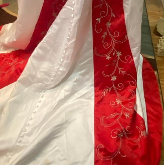 Wedding dress size 12-13 - Picture 4 of 10